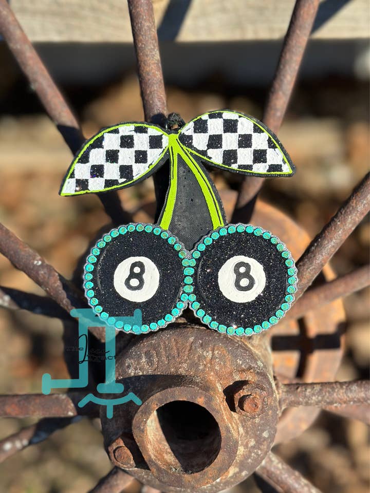 Boules de billard cerise à damier pour la vente par The Lace Tractor