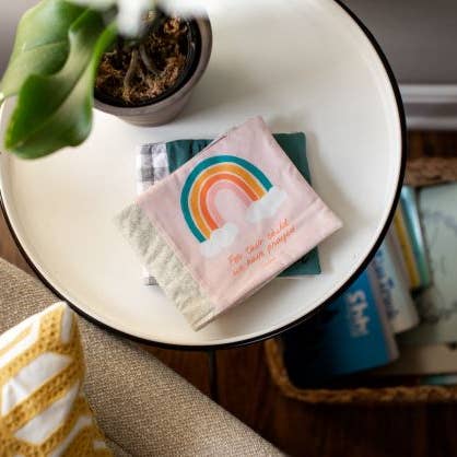 Roze regenboog baby stoffenboekje - For this Child We Have Prayed voor wholesale door Evensong