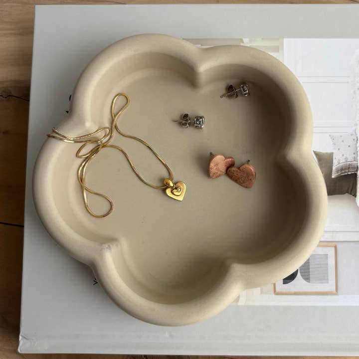 Petalo - Piatto a Forma di Fiore | Porta Gioielli | Piatto in Cemento per la vendita all'ingrosso da parte di Fancy Concrete