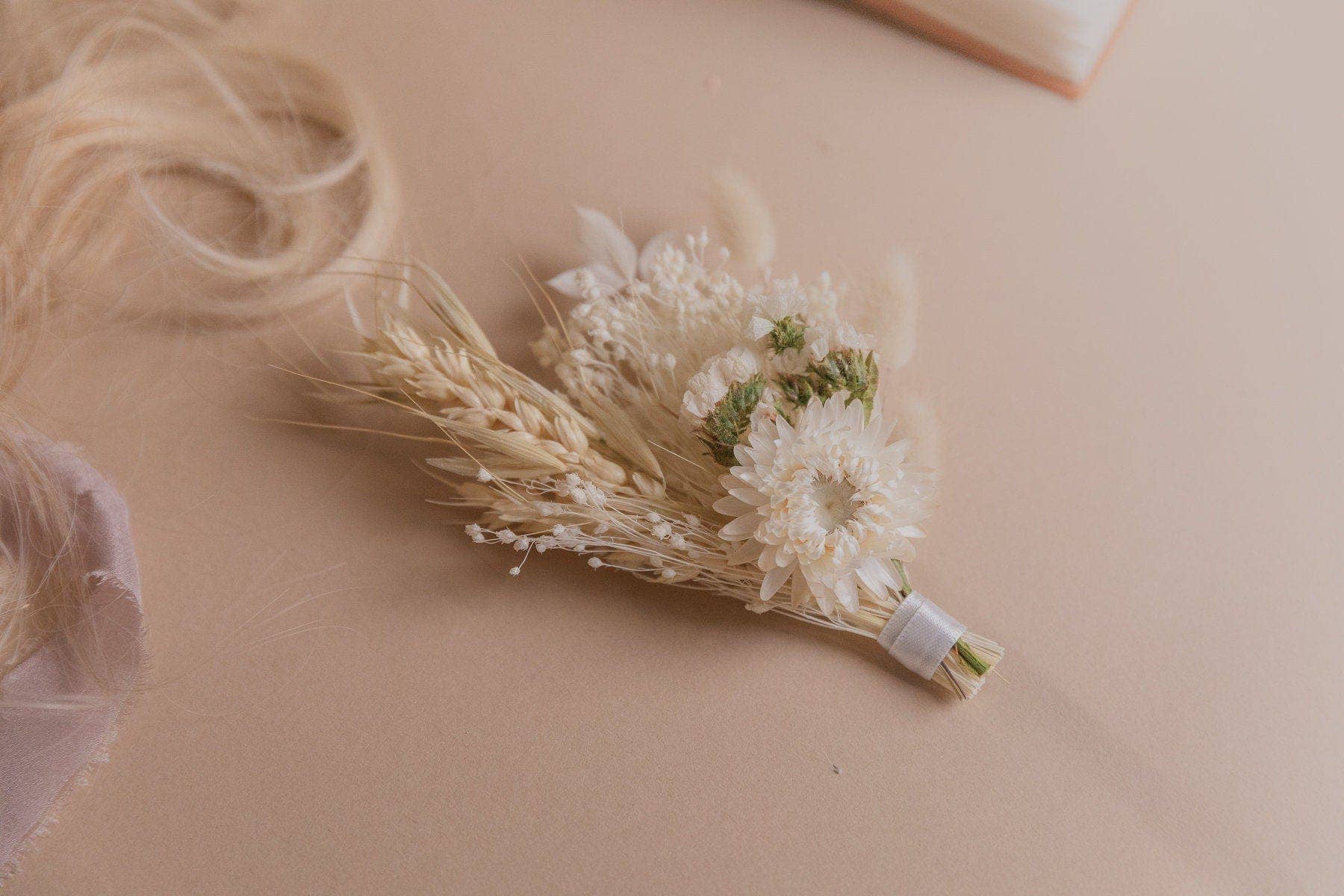 Hidden Botanics – wholesale Wristlet – White Statice & Straw Flowers Wrist Corsage  / Ruscus Wrist Corsage / Flower Bracelet4