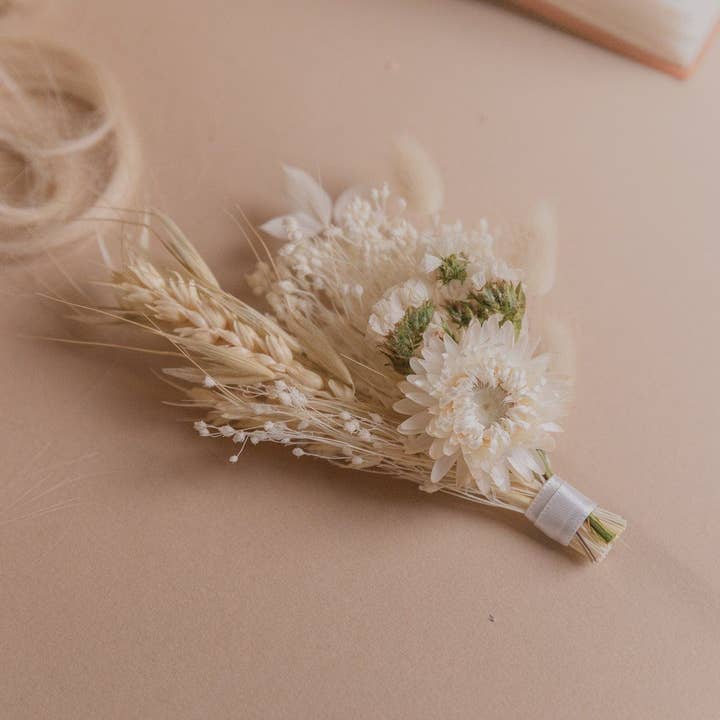 Hidden Botanics – wholesale Wristlet – White Statice & Straw Flowers Wrist Corsage / Ruscus Wrist Corsage / Flower Bracelet4