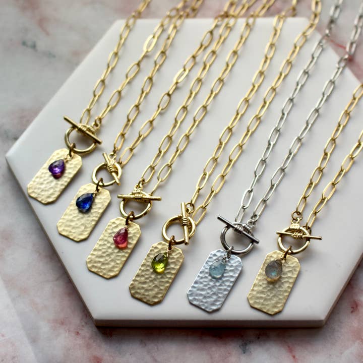 Gehämmerte Hundemarke|Halbstein & Knebelverschluss|Gold|17" für den Großhandel von a.v. max