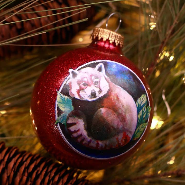Ornement en verre panda rouge pour la vente par Art For The Young At Heart