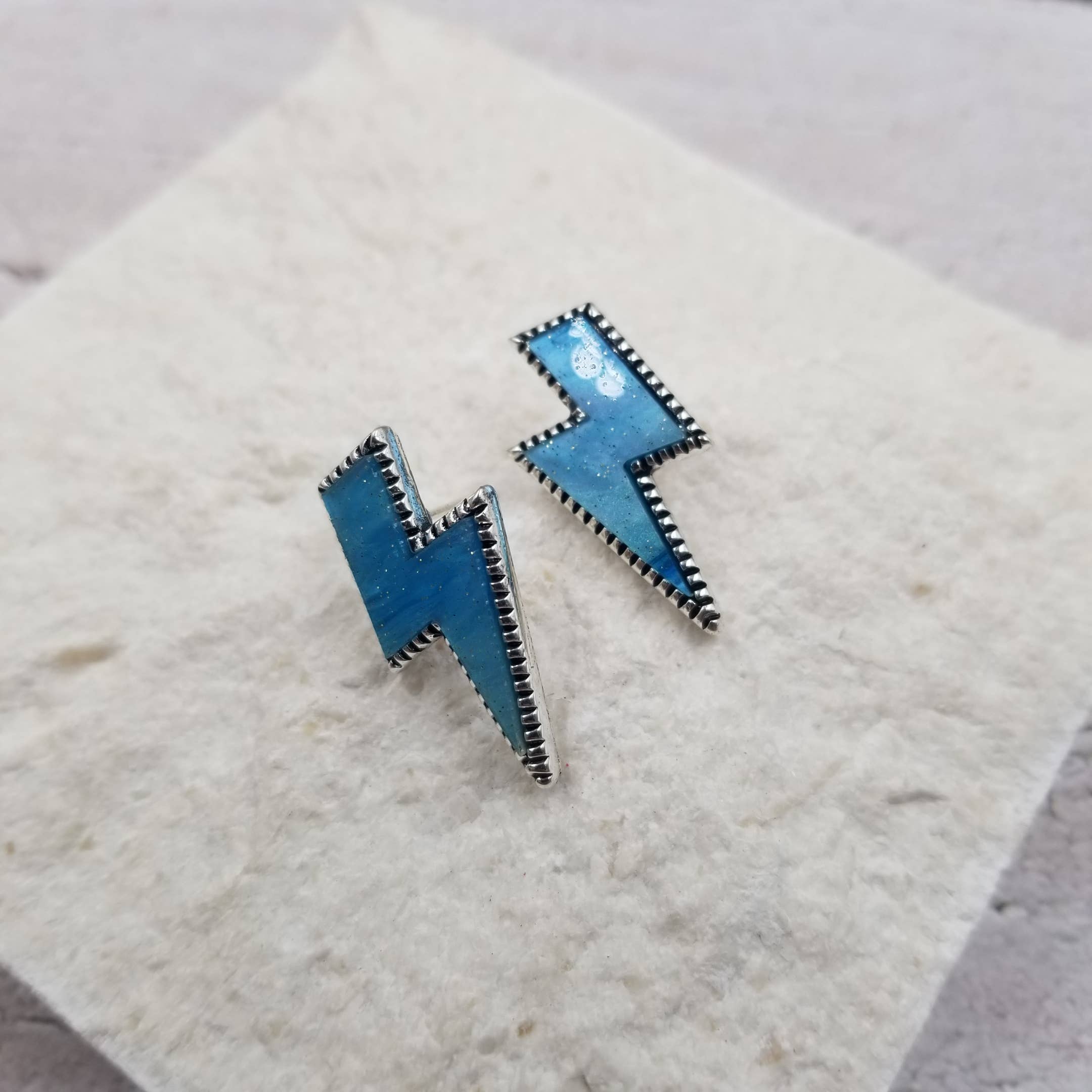 Treasure Wholesale - Wholesale Stud/Post Earrings - Acrylic Lightning Bolt Stud Earrings2