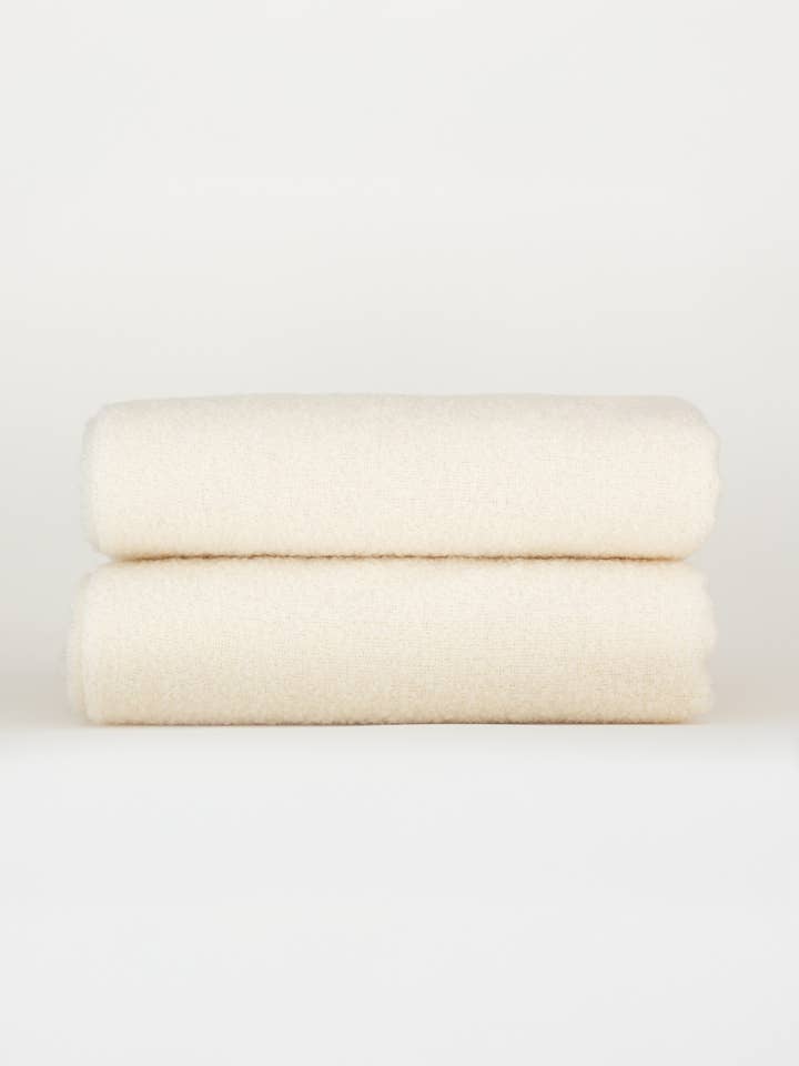 Wollig bouclépläd PARIS vit för wholesale av MoST