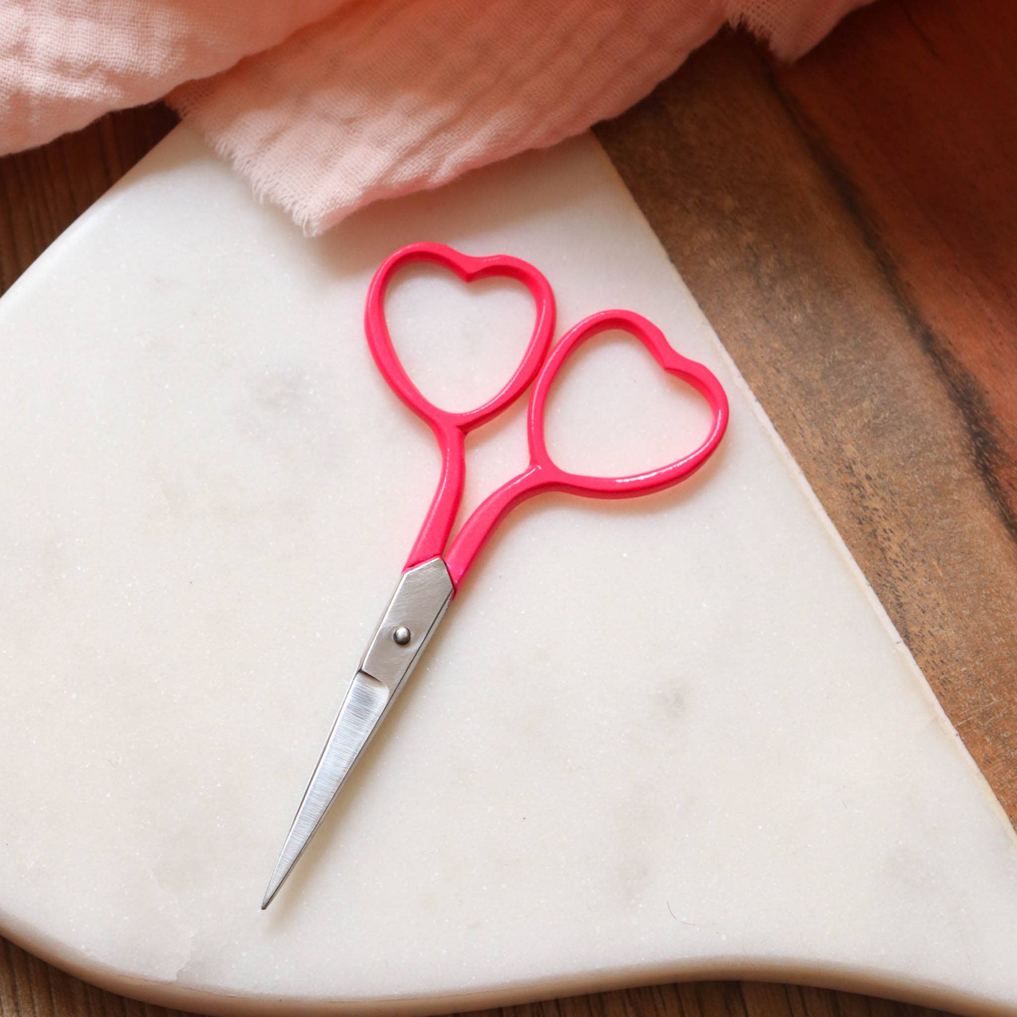Lise Tailor - Wholesale Embroidery/Cross Stitch Supplies - Heart Embroidery Scissors10