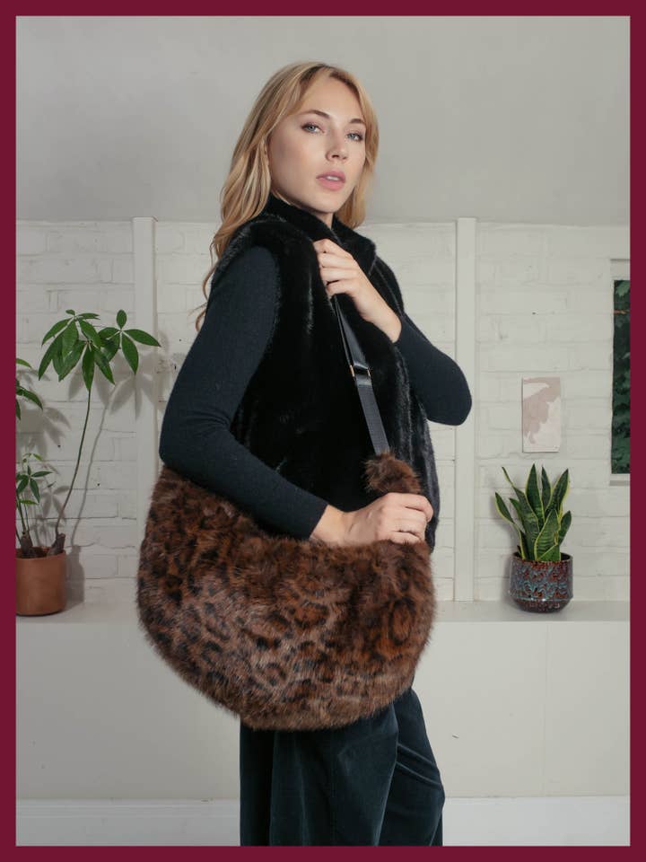 Sasha Slouch Taske i Chokolade Leo for engroshandel hos NOOKI DESIGN LTD