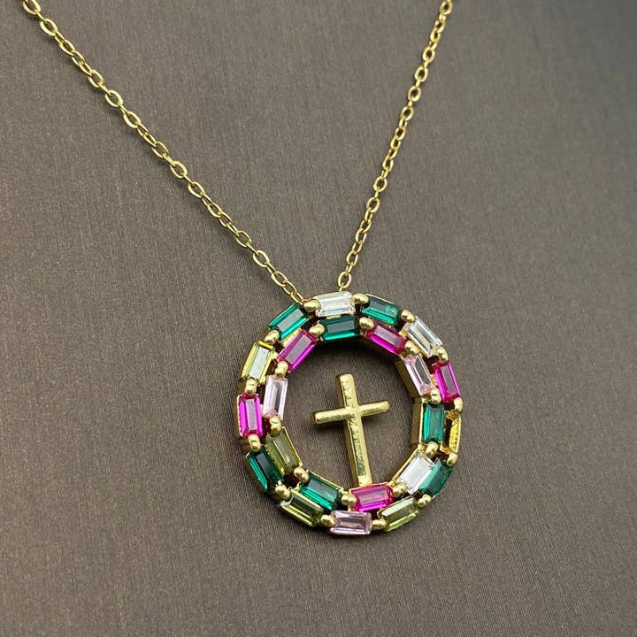 Mio Queena - Wholesale Halskettinghanger - Multi-stijl ketting met gouden hanger van strass en zirkonia kruis22