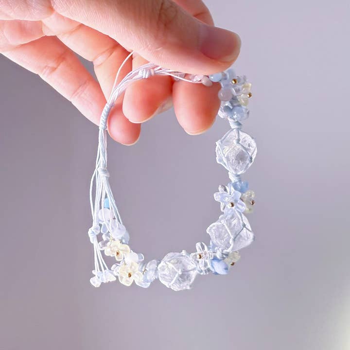 Quartzberry - Alle Chakra Klar Kvarts Tre Krystaller Macrame Armbånd for engroshandel hos Ninaouity