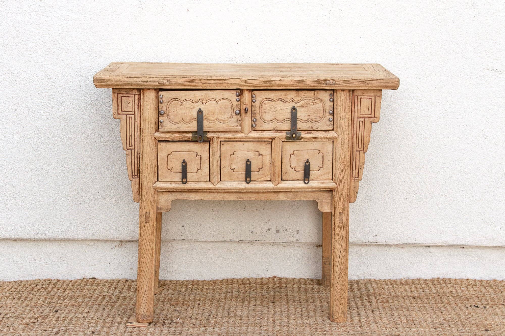 De-cor - Vendita all'ingrosso Armadietto - Cassettiera d'altare antica a 5 cassetti con finitura sbiancata dal sole1