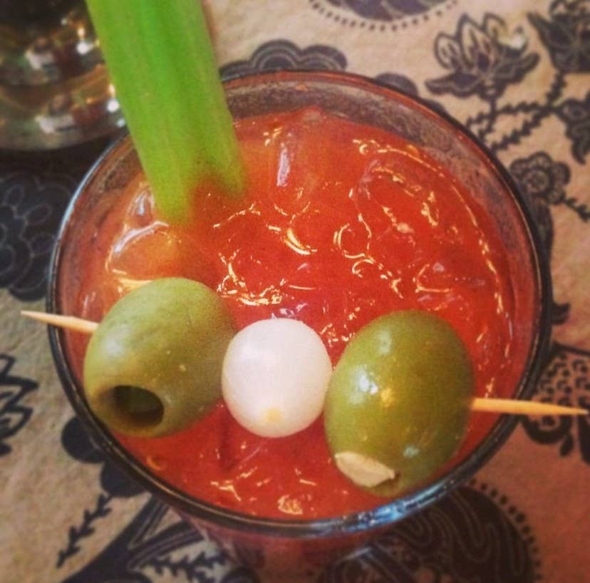 Suzie's Organics and More - Vente Olives - Saucy Mama Olives Farcies au Fromage Bleu - Bocal en Verre de 142g3