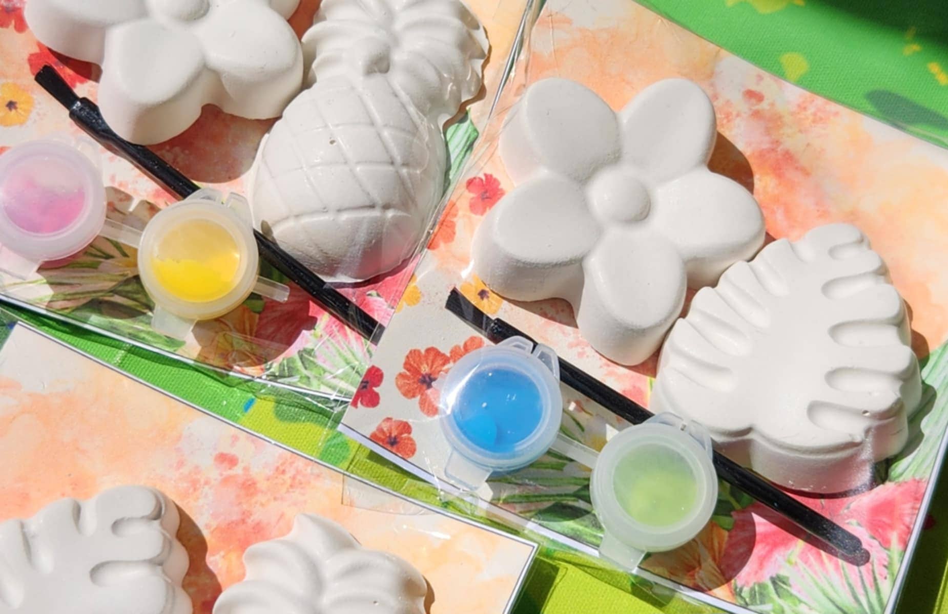 Snazzy Crayons - Wholesale Party Favor - Hawaiian Themed Mini Paint Your Own Kits | Luau Party Favors1