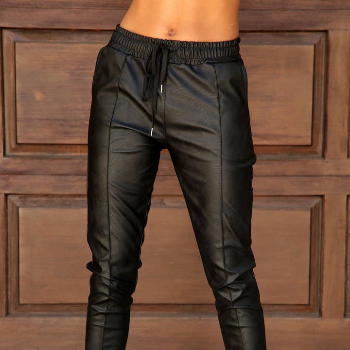 JOGGERS AFFUSOLATI CON CUCITURA ANTERIORE IN ECOPELLE (16340-PU) per la vendita all'ingrosso da parte di VENTI6