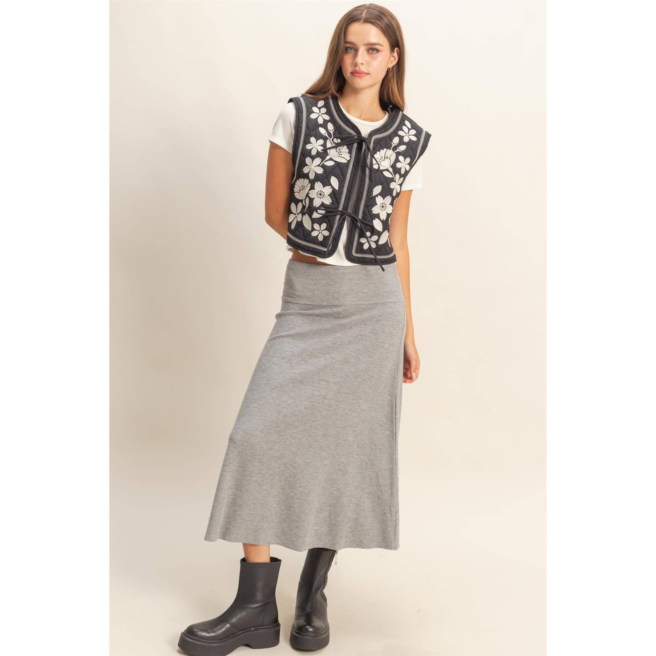 HYFVE - Vente Veste sans manches – femme - Gilet matelassé brodé de fleurs avec lien à nouer devant11