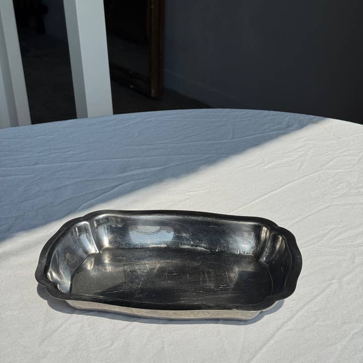 Silver Oval rectangular silver-plated metal serving dish edges for wholesale on Faire1