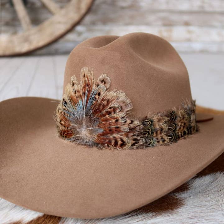 Bandeau de chapeau en plumes - Moab pour la vente par Willow Lane Hat Co.
