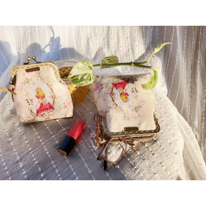 LeisTextileStudio - Wholesale Coin Purse - Women's - Handmade Alice In Wonderland Kiss Lock Coin & Card Purse6