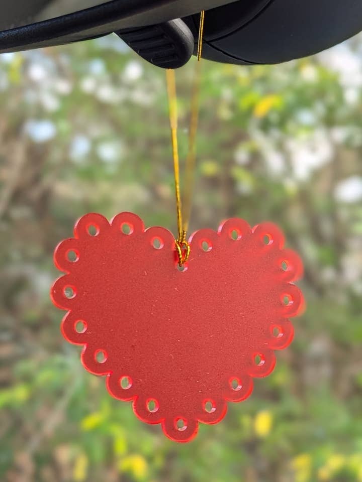 Rückspiegelanhänger: Herz für den Großhandel von Savvie Studio