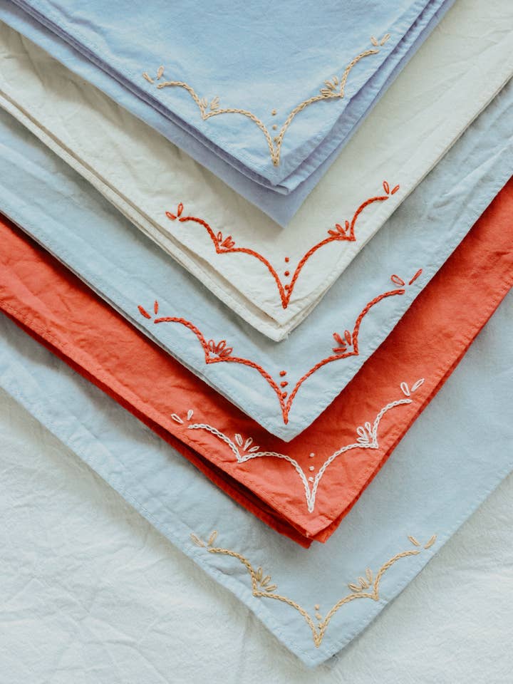 Bandana en coton RODEO brodé à la main, teint à la main pour la vente par Eloise et moi