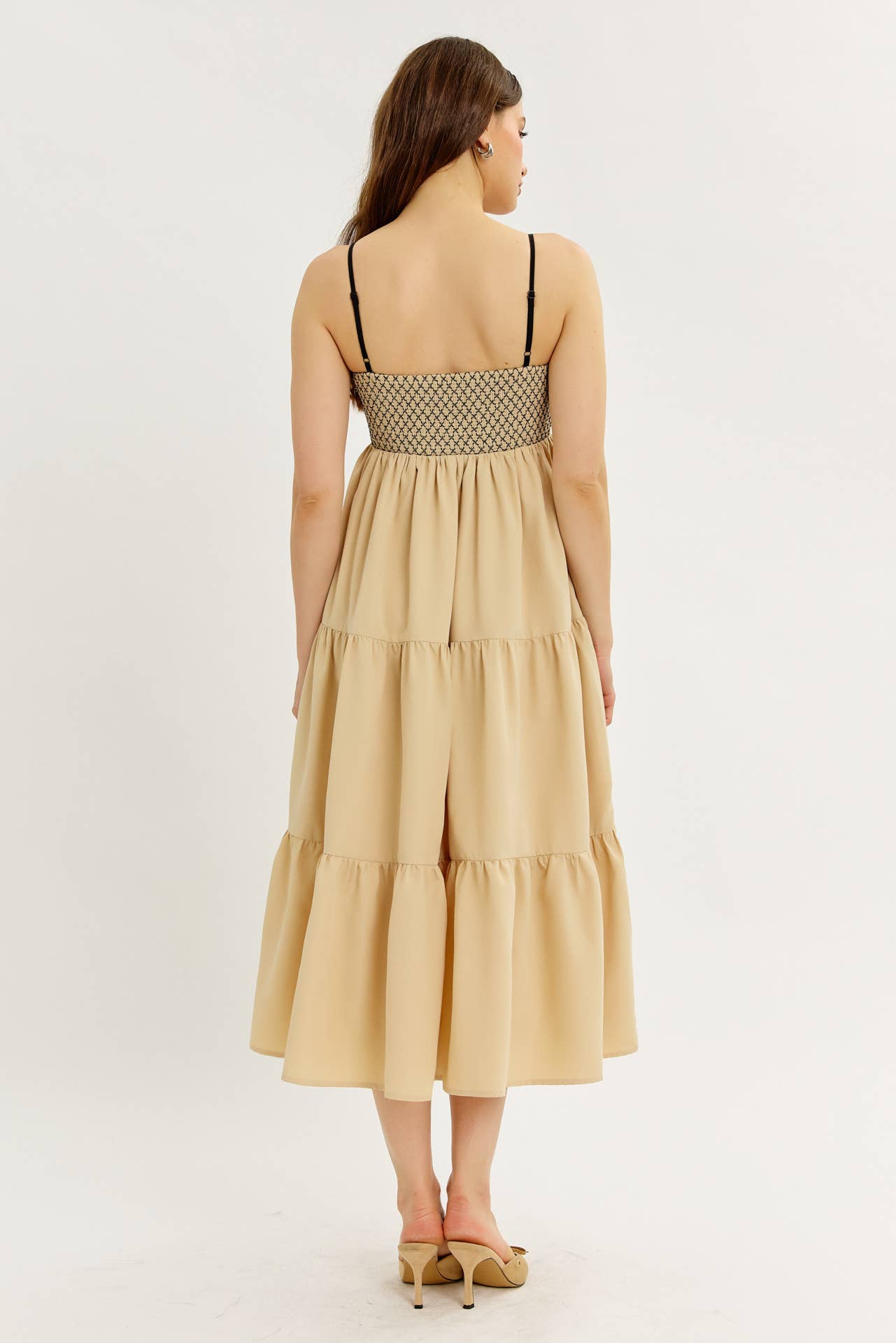 idem ditto - Wholesale Jurk - Dames - OPVALLENDE MIDI JURK MET GESMOKTE CONTRAST EN VLOTTE TOUCH12