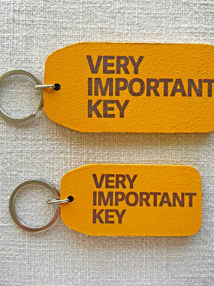 Chave Muito Importante - Porta-chaves de Madeira por atacado de THE WOODEN POSTCARD COMPANY