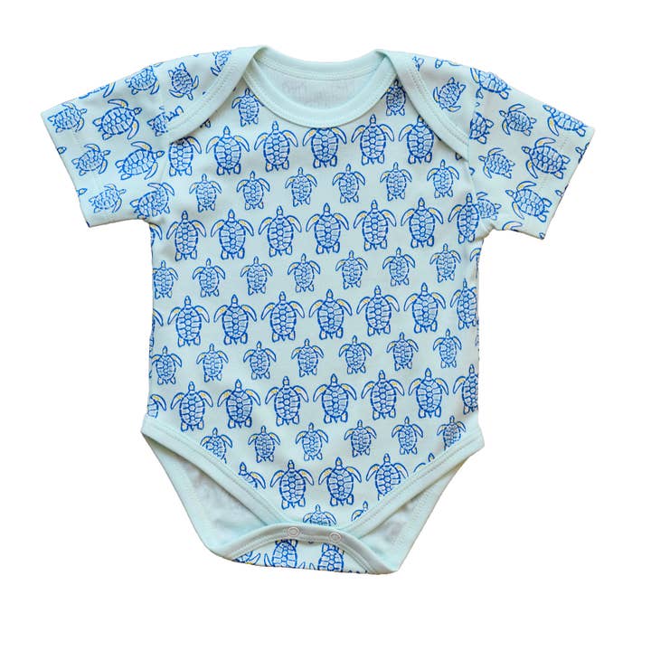 Blue Sea Turtle Onesie met korte mouwen voor wholesale door Pineapple Sunshine