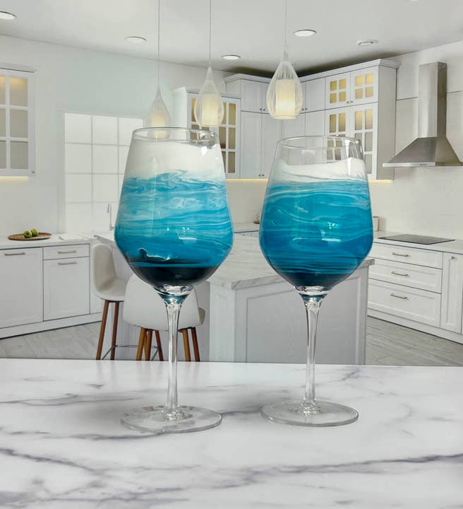 Nikita Fine Art LLC - Wholesale Wijnglas - Nikita wijnglazen met voet en resin kunst