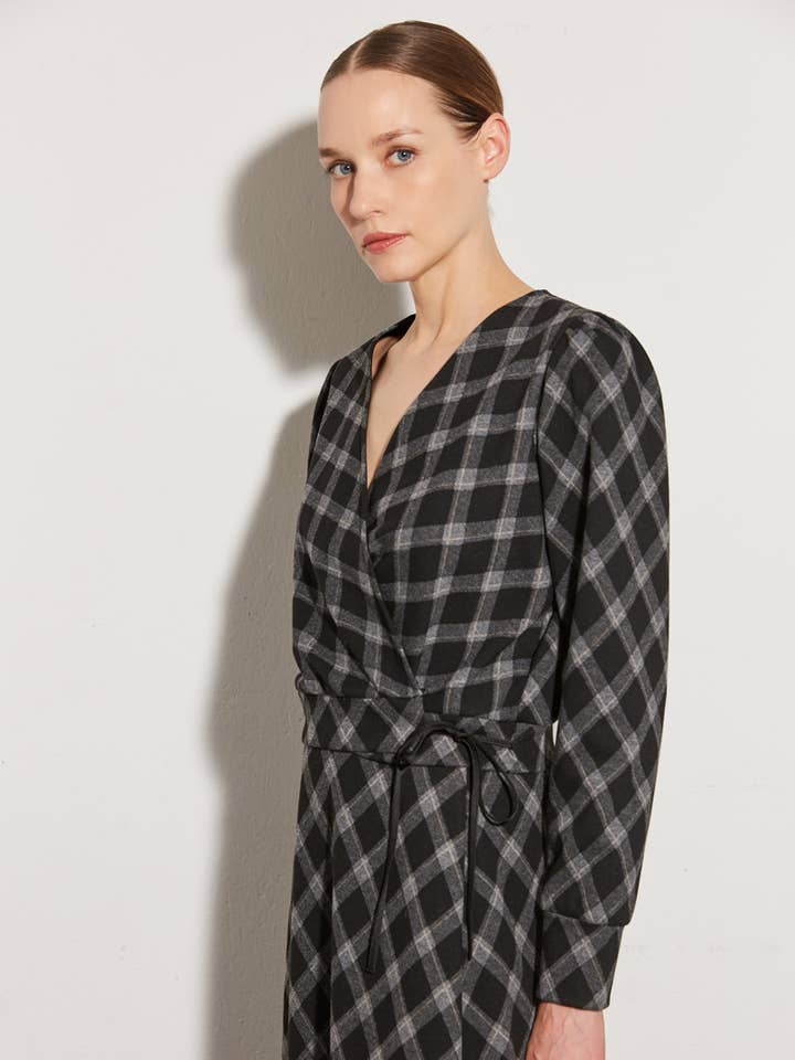 Blouse portefeuille à carreaux avec ceinture à nouer pour la vente par ELLI WHITE