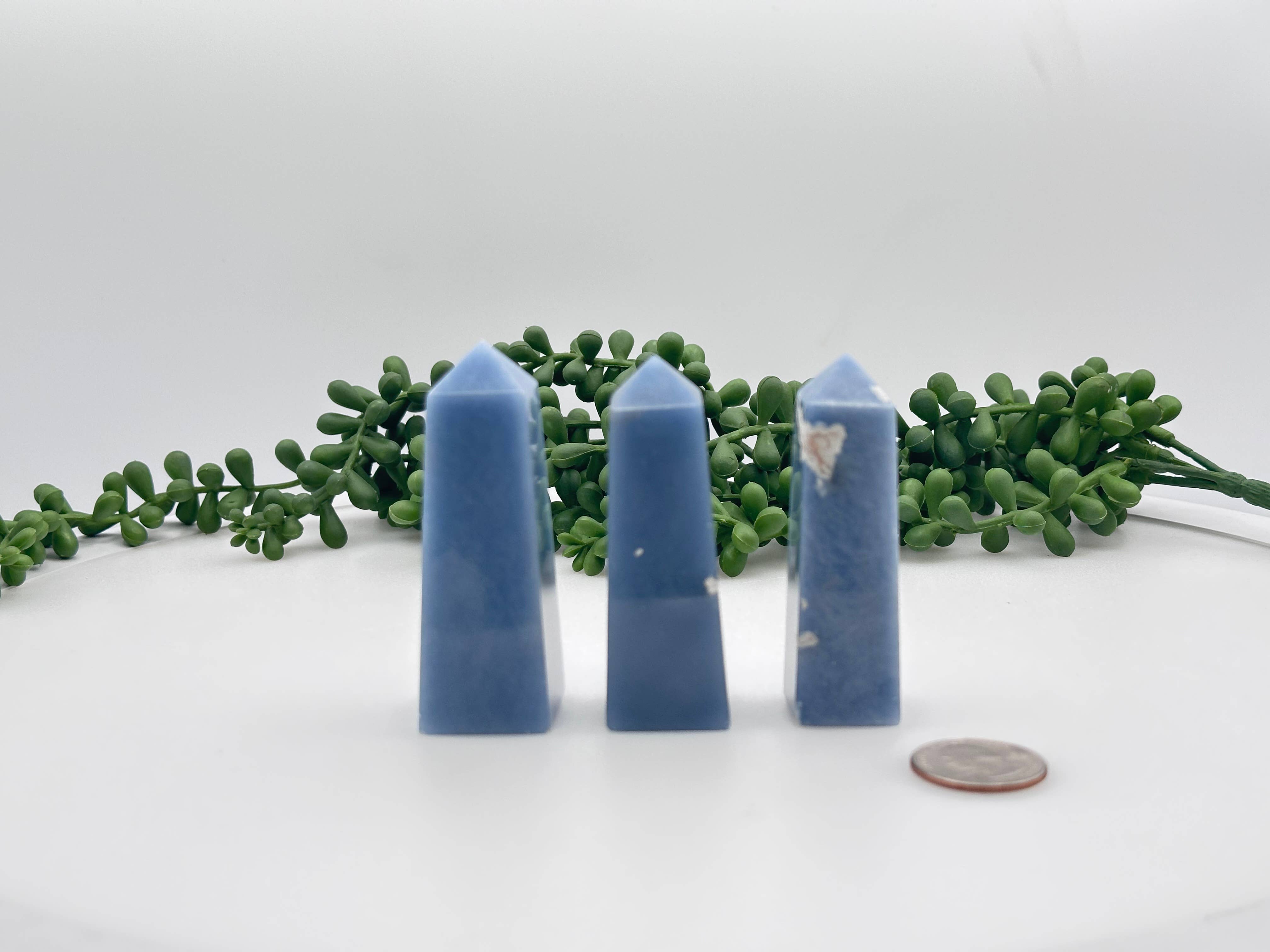 Meraki Gemstones – Pedra/cristal espiritual por atacado – Obelisco de Pedra Preciosa Angelite 4 Facetas 7,5CM Aprox.