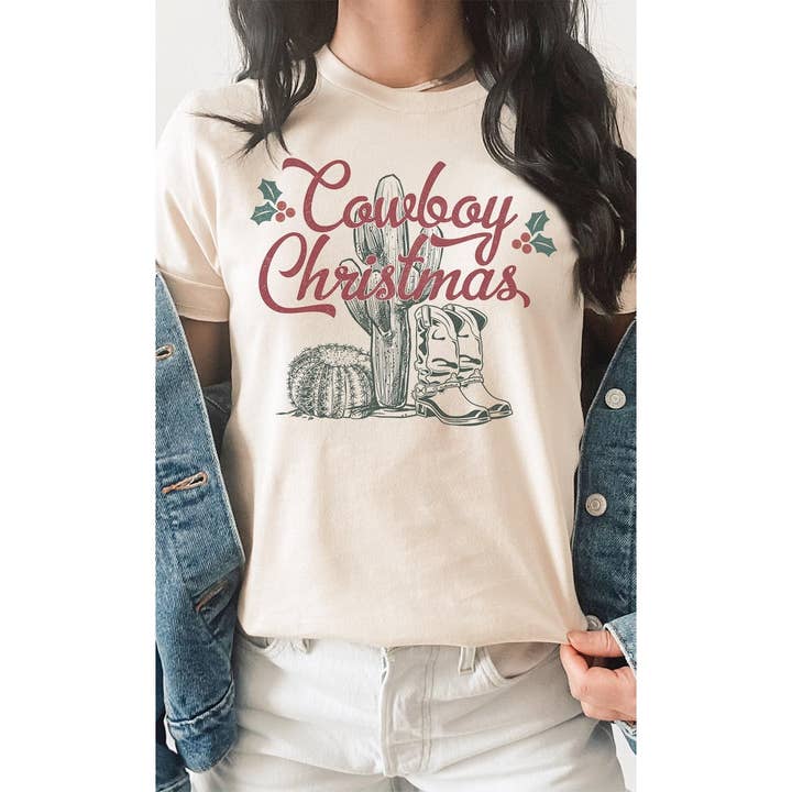 Bottes de Noël Cowboy Cactus Distressed Holiday Tee pour la vente par Kissed Apparel