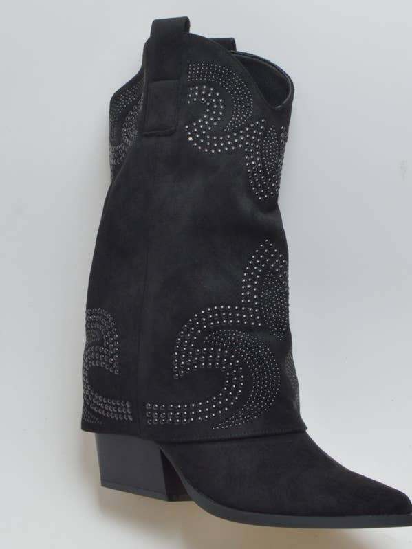 BOTTINE CAMPEUSE AVEC CLOUS pour la vente par SWEET MAGIC SHOES & BAGS