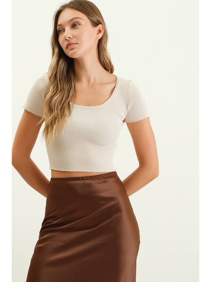 The Workshop Studio - Wholesale Knit Top - Women's - SCALLOP TRIM SHORT SLEEVE SWEATER KNIT TOP