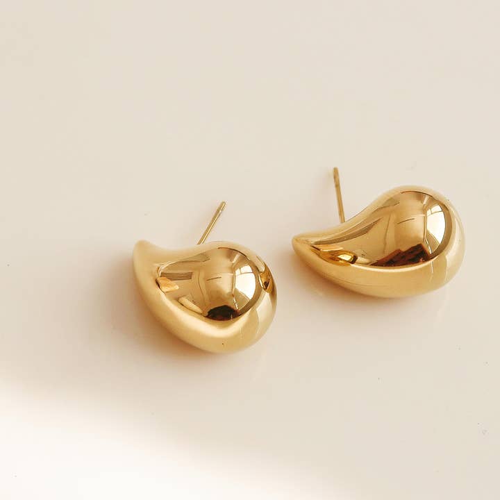 Flânerie by MAIQ - Wholesale Huggie Earrings - Colette 18K Gold Non-Tarnish Large Huggie Droplet Earring1