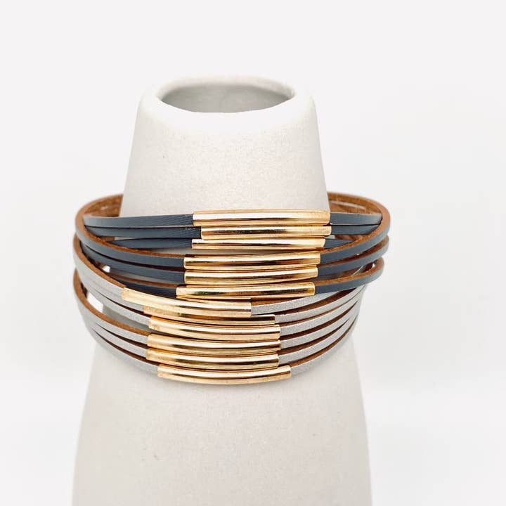 Mio Queena - Wholesale Bangle Bracelet - 2 Colors PU Leather Bracelet with Magnetic Buckle