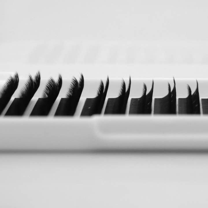 GladGirl - Wholesale False/Fake Eyelashes - Signature Mink Double Layered Fluffy Narrow V2