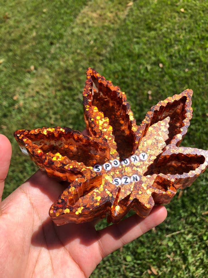 Spooky SZN Ashtray, Orange Glitter Halloween Ashtray for wholesale by KraftzbyKenzie