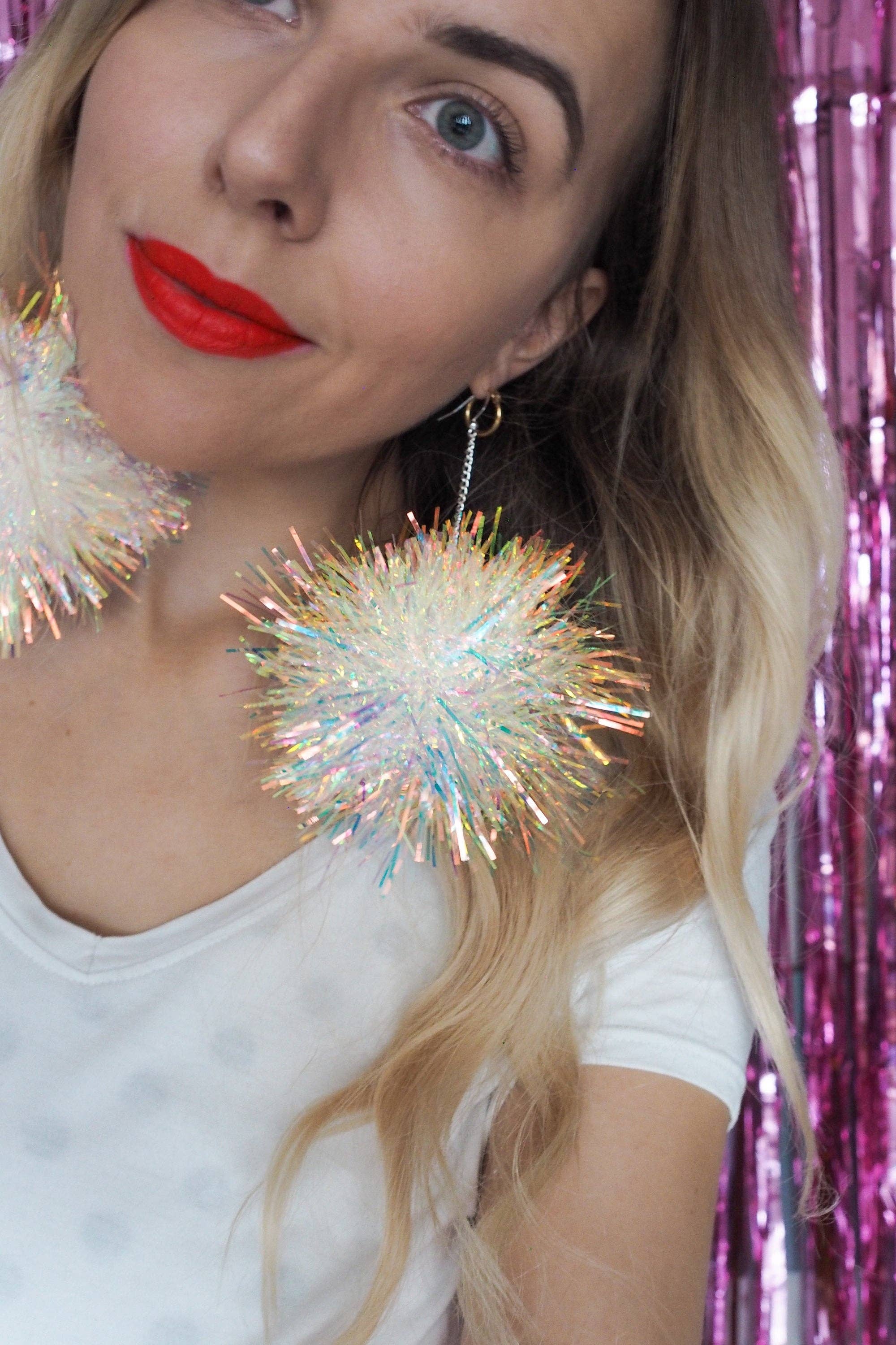 Fat Pom Poms - Vente Boucles d'oreilles pendantes - Boucles d'oreilles scintillantes irisées4