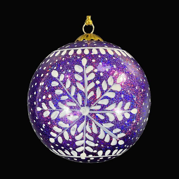 Boule de Noël violette givrée pour la vente par Honest love our planet