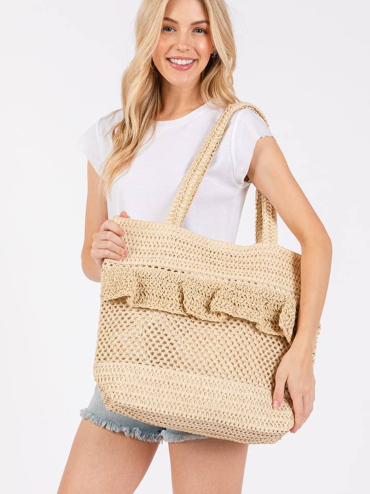 Sac fourre-tout en paille crochetée avec détails à volants MB0272 pour la vente par MiMi Wholesale