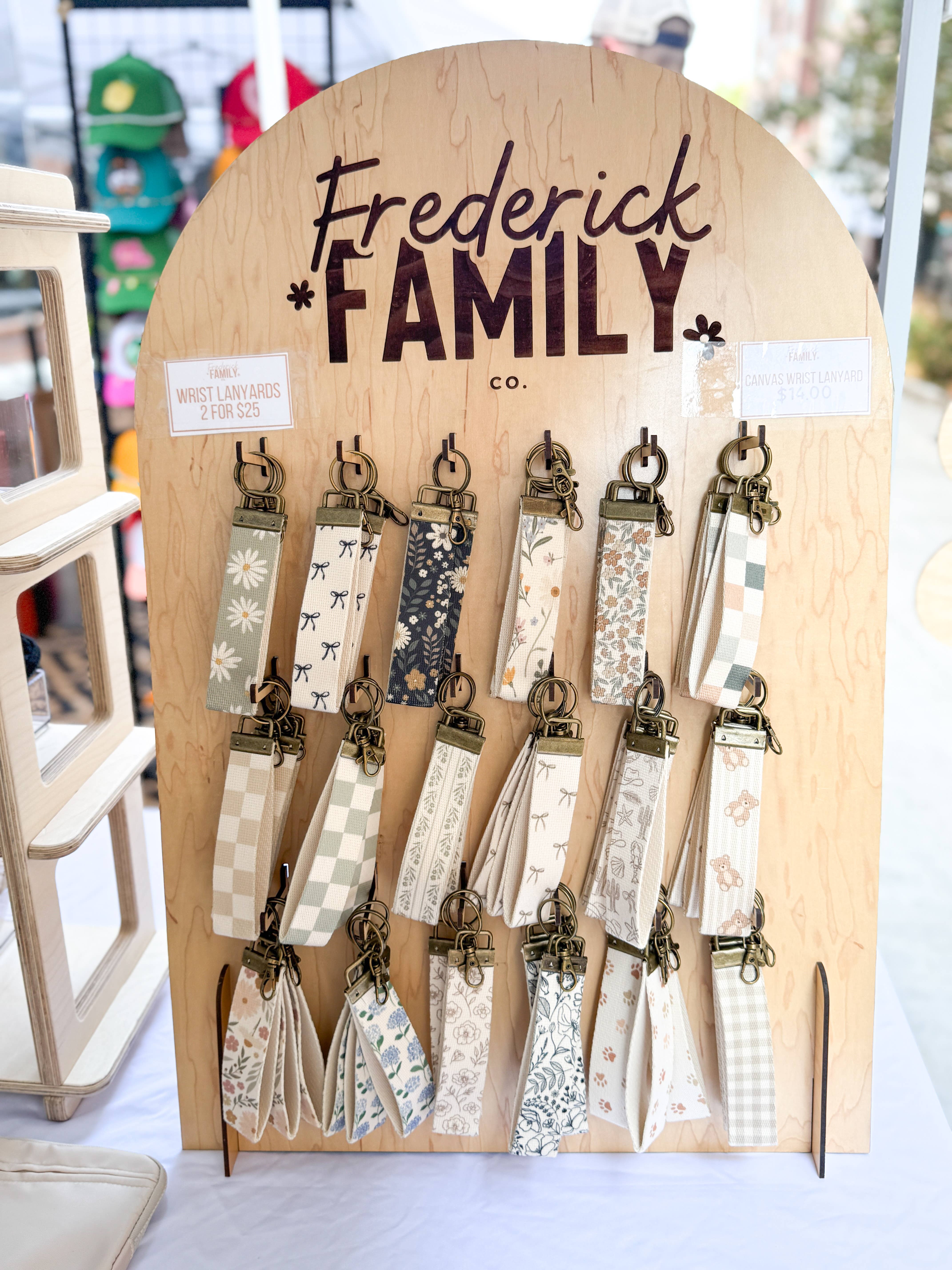 Frederick Family Co. – wholesale Snodd - Unisex – Nyckelband i canvas för handled, nyckelarmband40