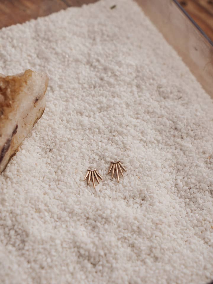 Sun Ray örhängen för wholesale av River + Sage Jewelry