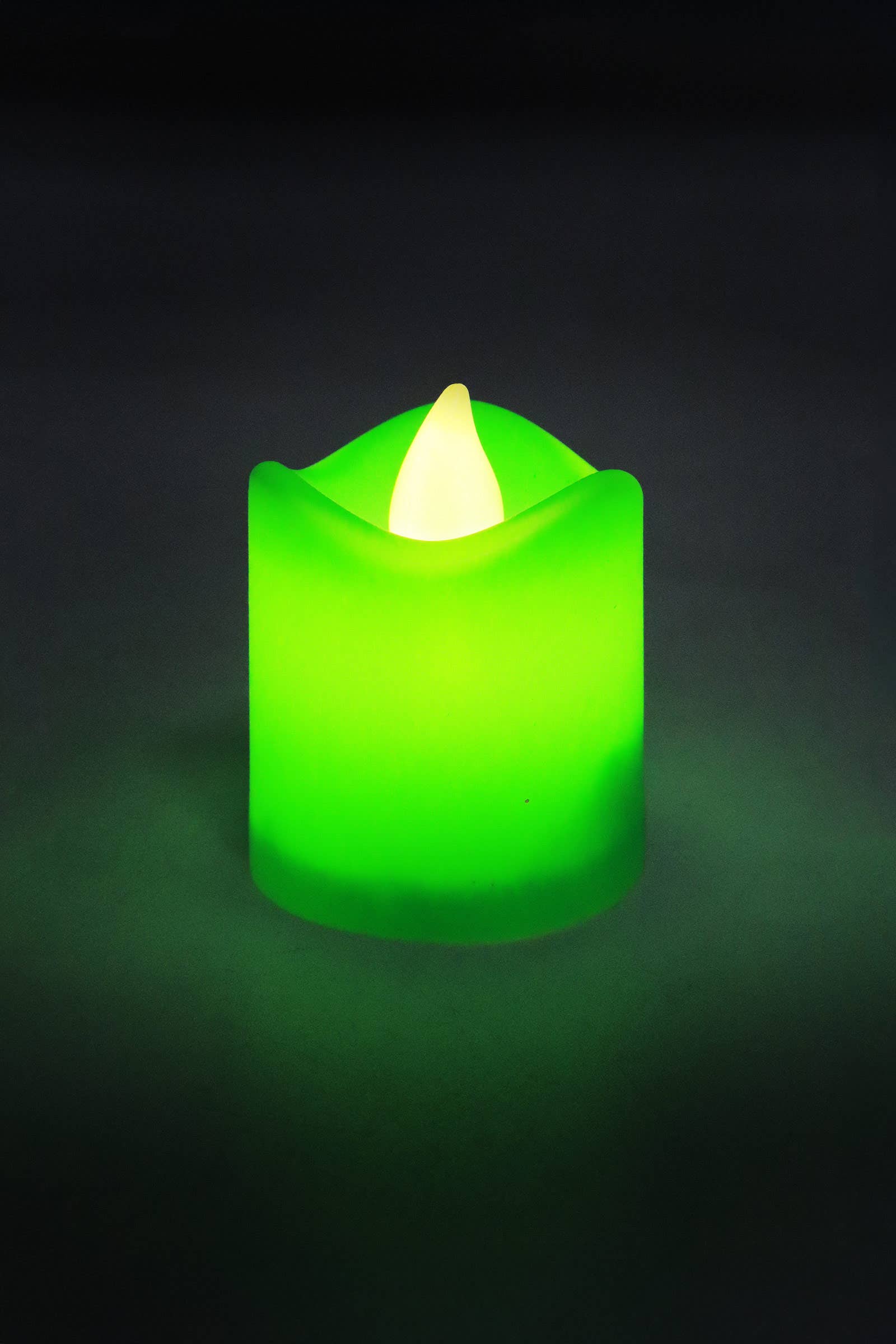 SURTIDO Velas LED sin llama de colores - 24 unidades de venta al por mayor en Faire11