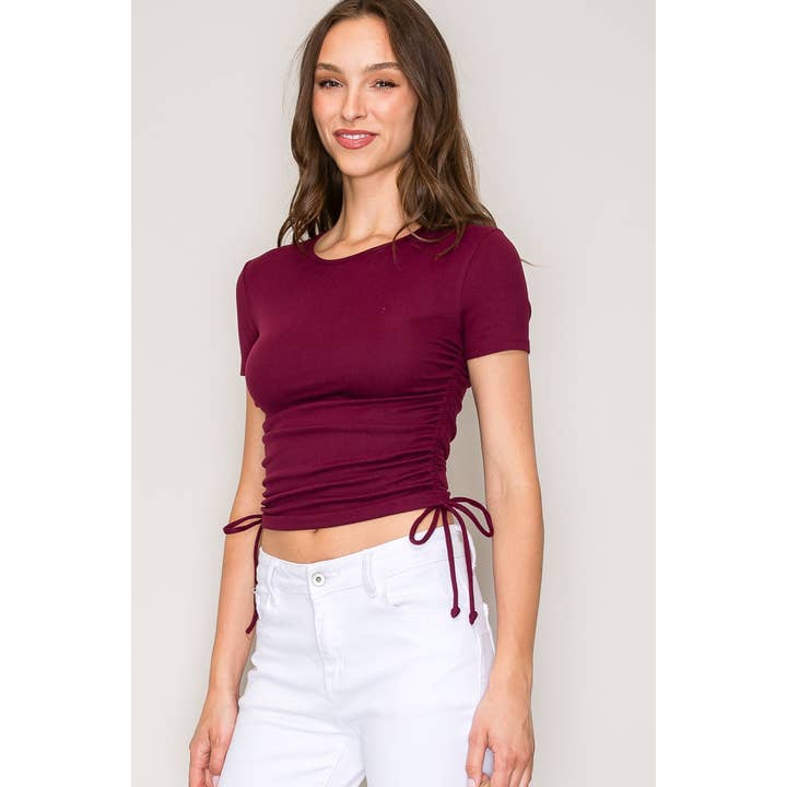 Kurzarm-Strickoberteil mit Rundhalsausschnitt und seitlicher Rüsche für den Großhandel von Popular 21