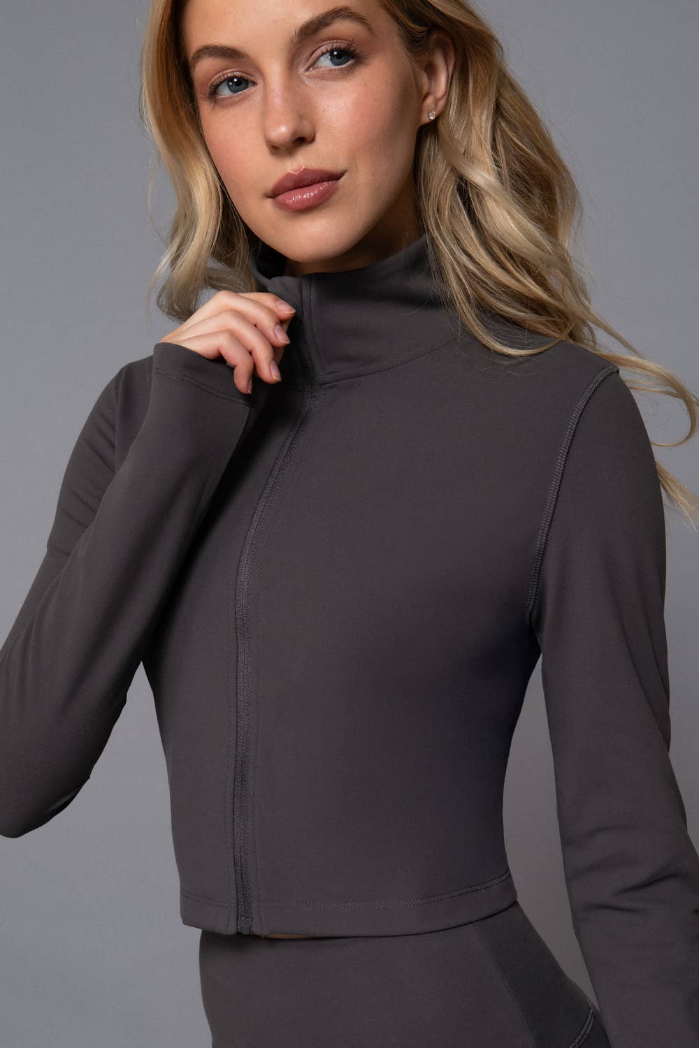 Active Basic | Active USA - Venta al por mayor Chaqueta deportiva - Mujer - Chaqueta de entrenamiento con cremallera, cuello alto y manga larga3