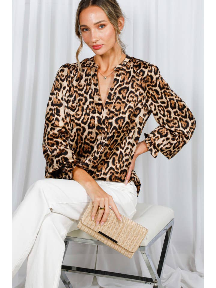 Brun Bluse med Henley-krave og leopardprint i elastisk smock fra Vine & Love for engroshandel på Faire13