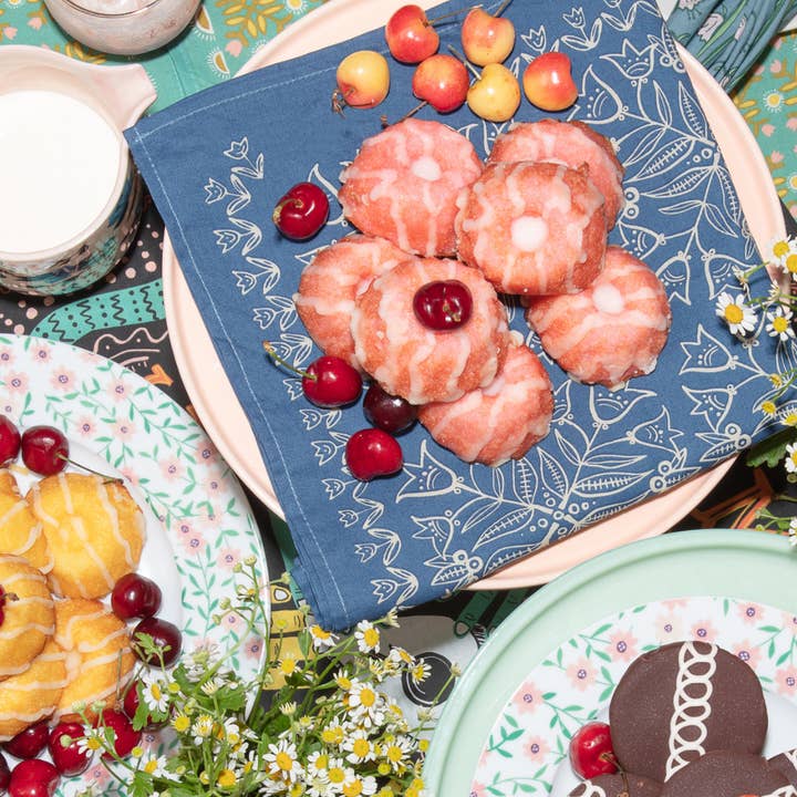 Handker Bandanas – wholesale Bandana - Dam – No. 095 Jenny bandana med blått och vita blommor2