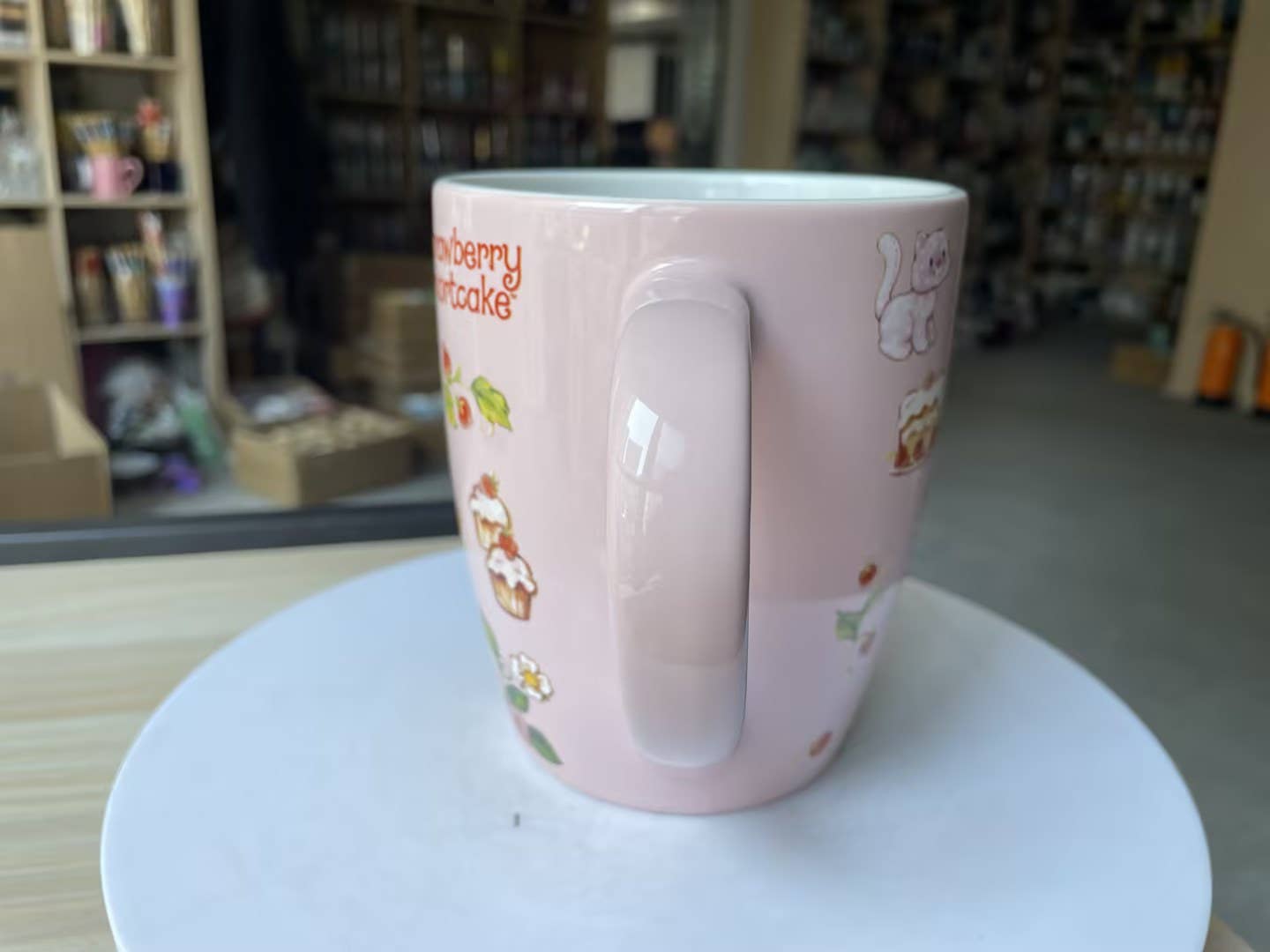 Silver Buffalo - Wholesale Coffee Mug - Strawberry Shortcake Berry Vines 25oz Curved Ceramic Mug4