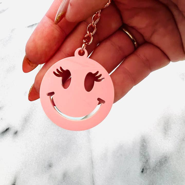Luxe designs - Wholesale Keychain - Women's - Retro Smiley Keychain2