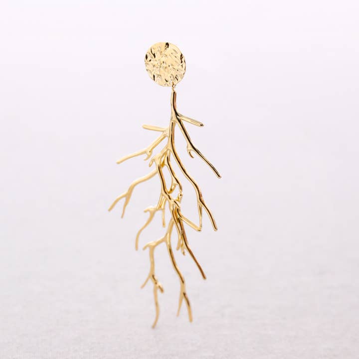 Boucles d'oreilles en acier avec pendentif en corail pour la vente par Sonata