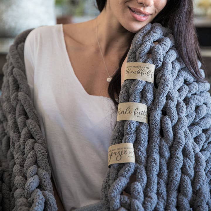 BIG LOViE - Wholesale Throw Blanket - Infinite Chunky Knit Blanket - Big